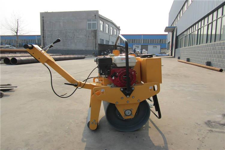 小型壓路機(jī)使用柴油和汽油有哪些區(qū)別？